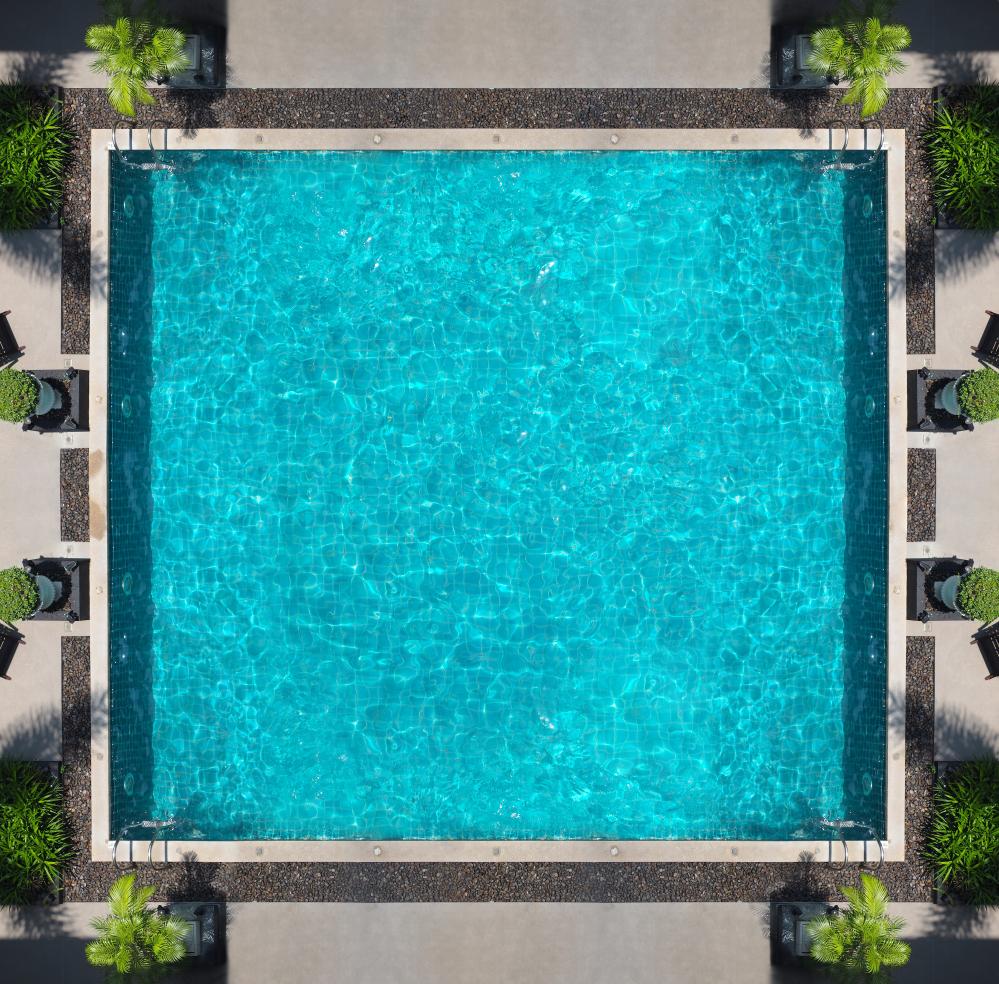 Benefits of Combining Pools with Outdoor Kitchens