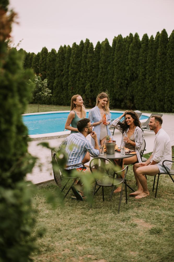 Key Features of a Pool With Outdoor Kitchen Conroe TX