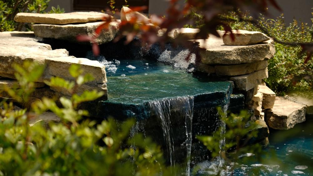 What Makes Custom Pools in Montgomery TX Stand Out?