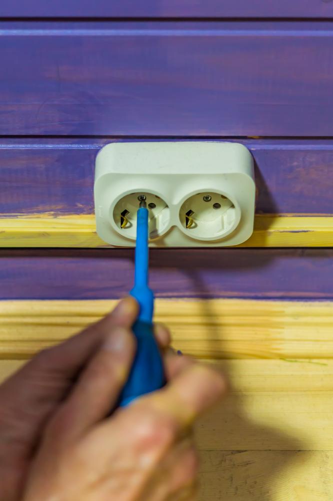 How Do You Choose the Right Local Electrician Bloomington IL?