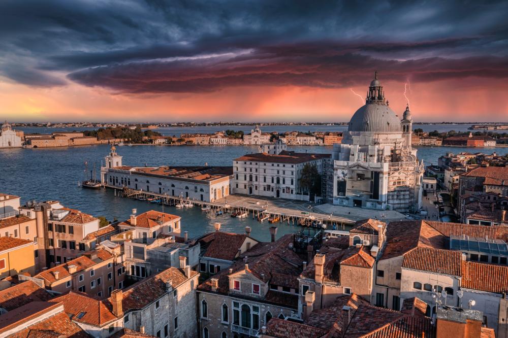 What Qualifies as an Emergency Electrician Venice Emergency?