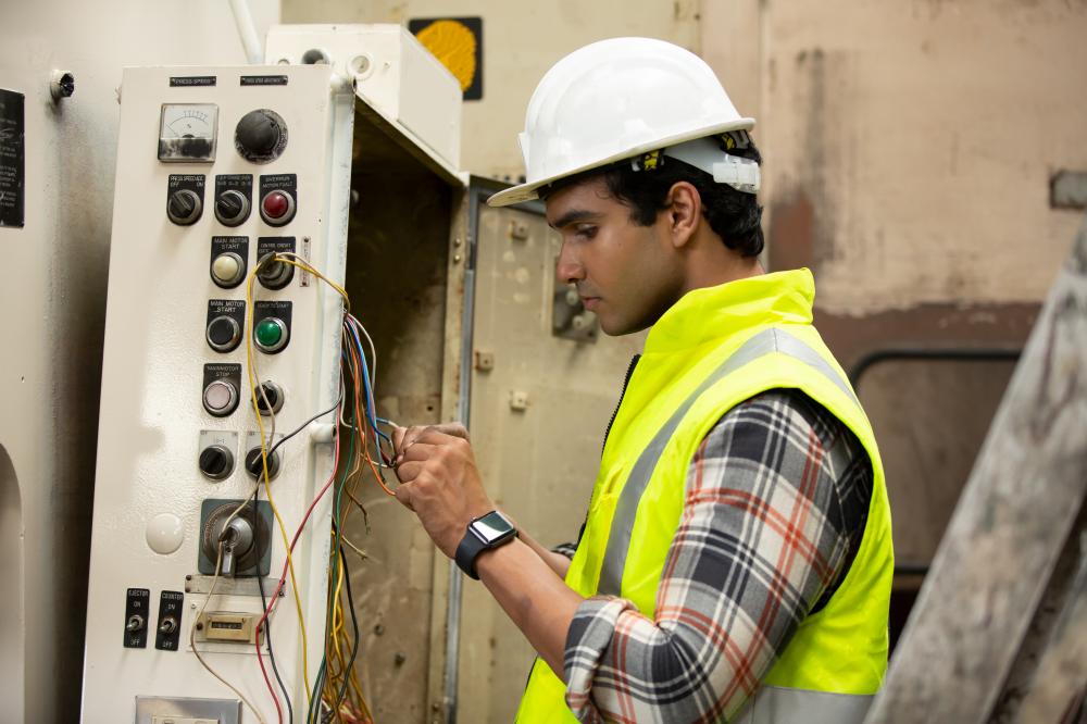 Choosing the Right Commercial Electrician