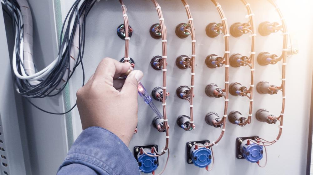 Why Choose an Electrictrician Company Clovis CA?