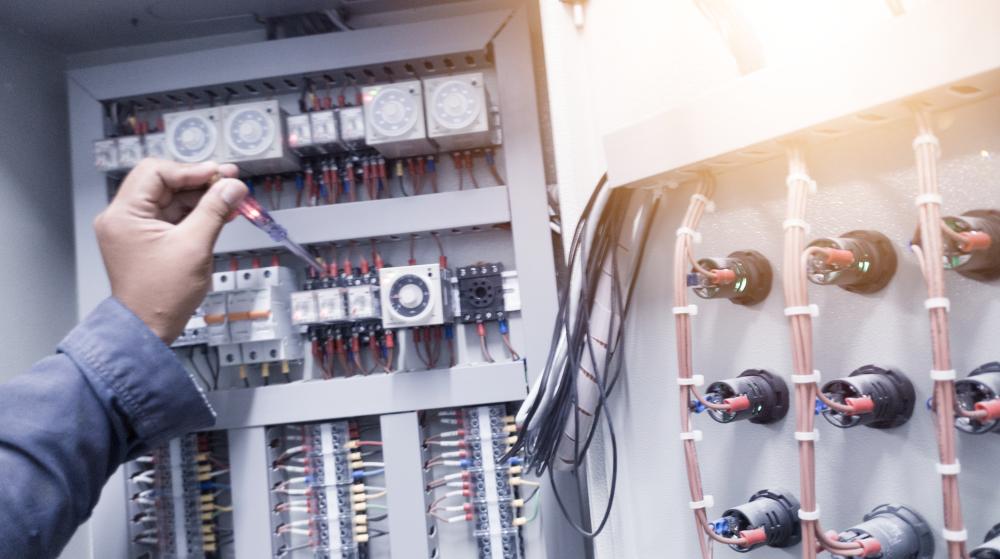 What Qualifies as a Commercial Electrician Austin TX Emergency?