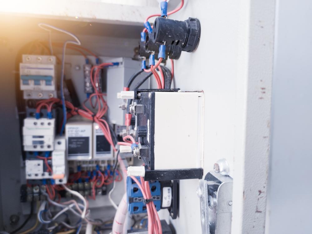 What Qualifies as a Commercial Electrician Amarillo TX Emergency?