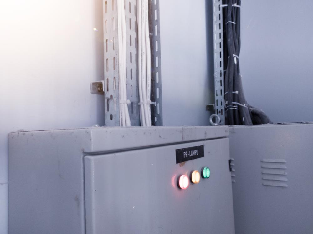 What Qualifies as a Commercial Electrician Austin TX Emergency?