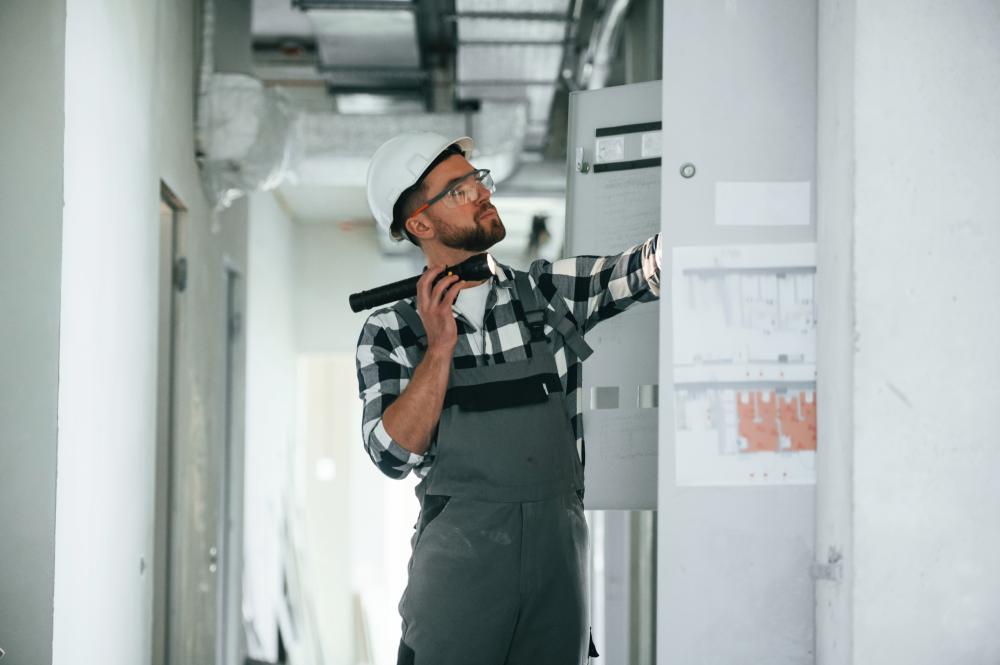 Why Is Hiring a Qualified Commercial Electrician Renton WA Essential?