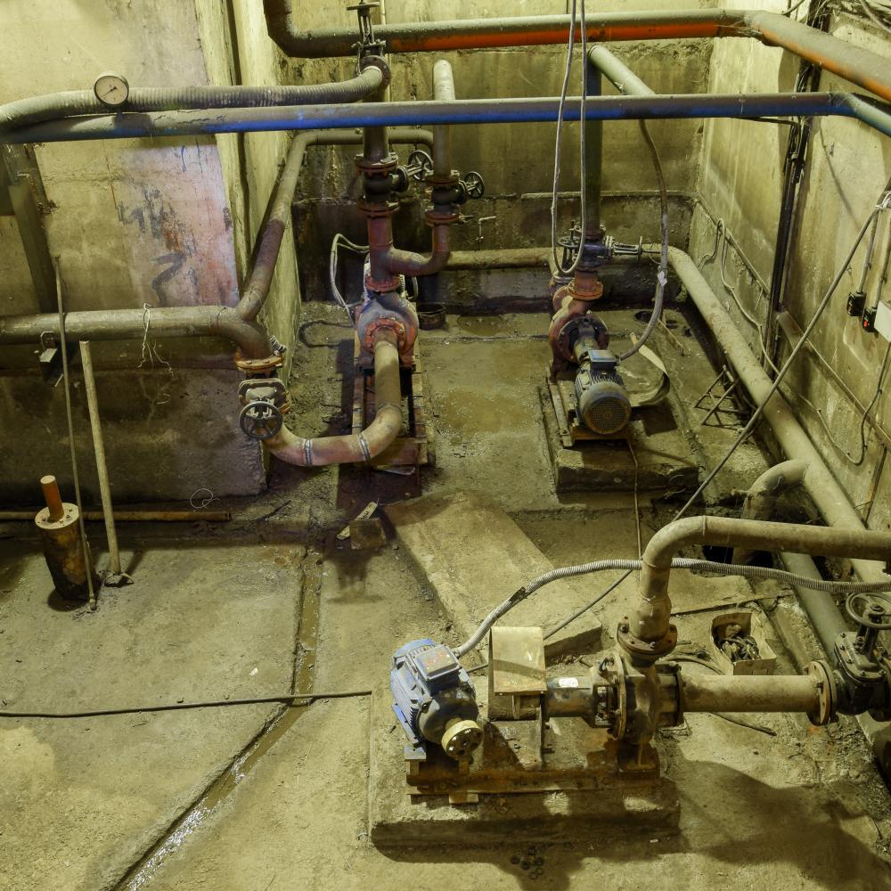 Abandoned Post-Apocalyptic Water Pumping Basement Inspection