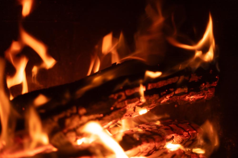 What are the Benefits of Using Fire Log Maine?