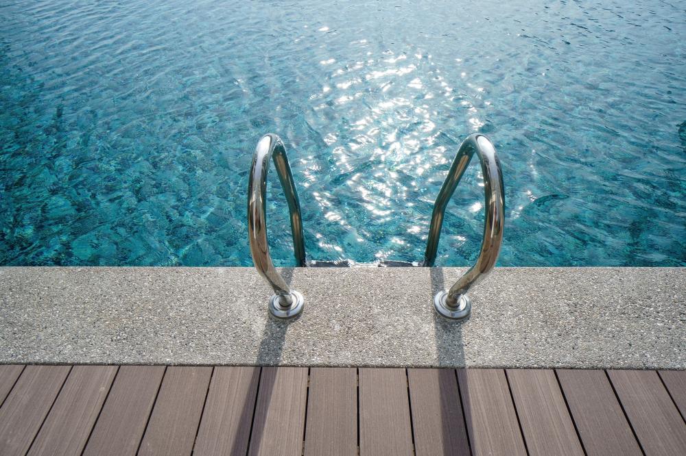 What to Expect in the Pool Deck Resurfacing Process?