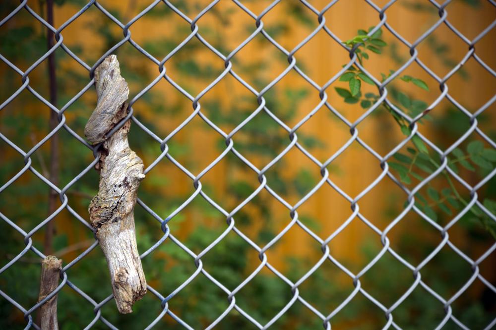 Common Fence Repair Issues in Aurora