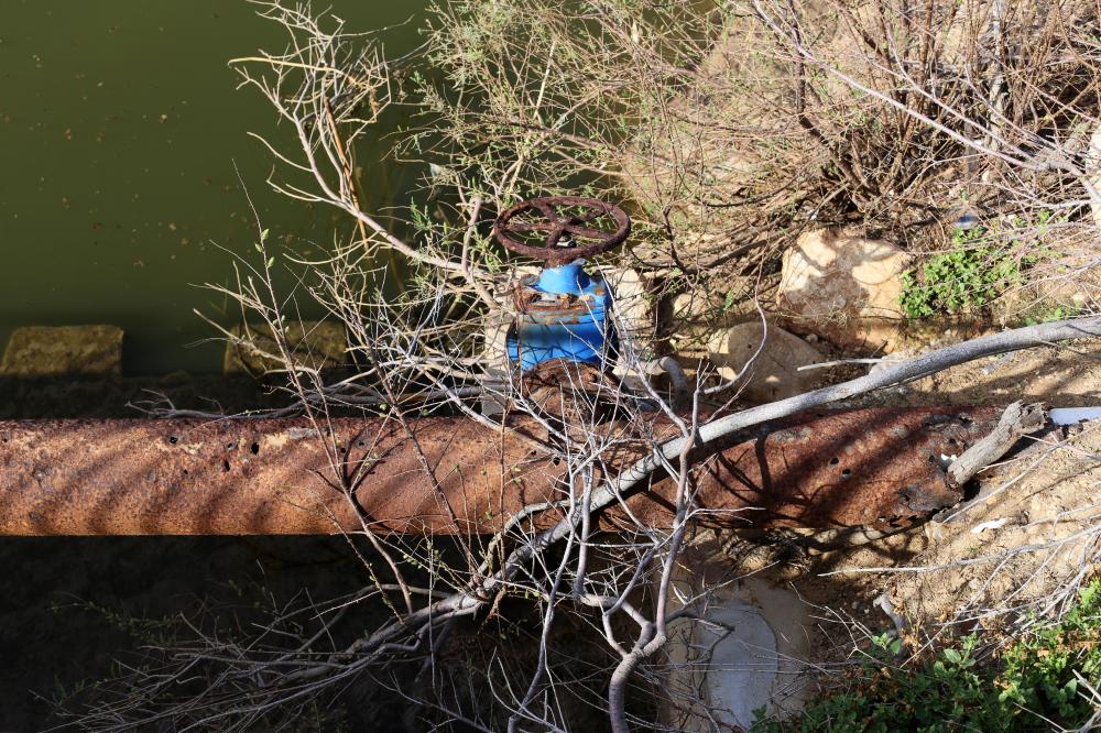 Expert Compton plumbers performing rooter service