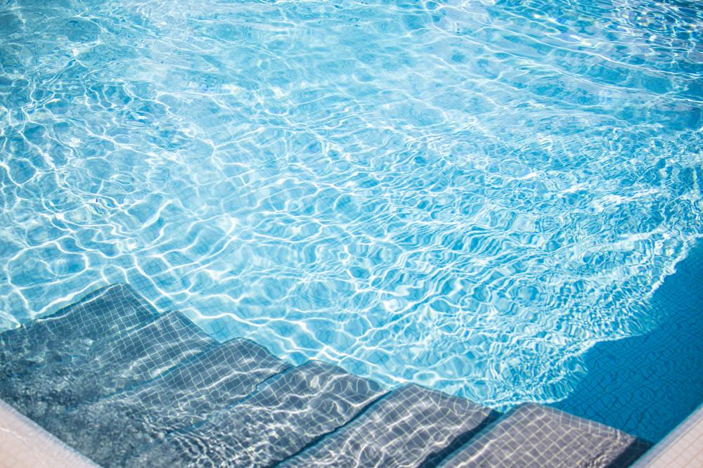 Fiberglass vs. Concrete Pools: What's the Best Choice?