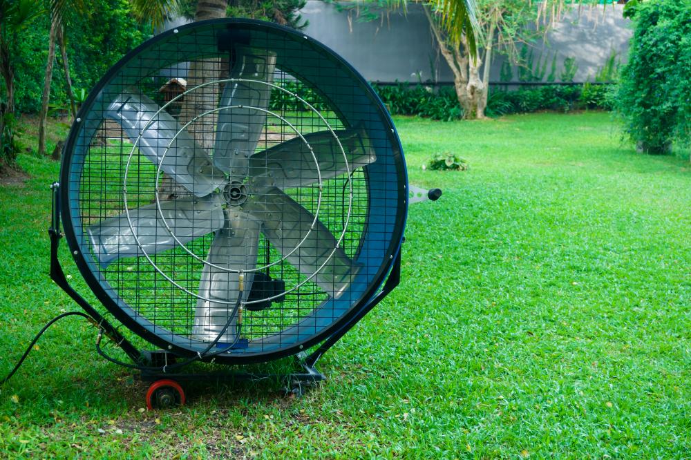 How Does an Outdoor Fan and Mister Work?
