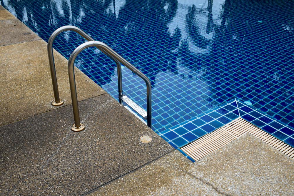 What Are the Steps to Resurface Your Pool Deck?