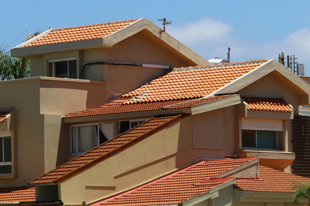 When to Call for Emergency Roofing