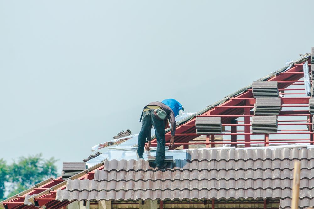 Professional roofing team performing repair in Philadelphia