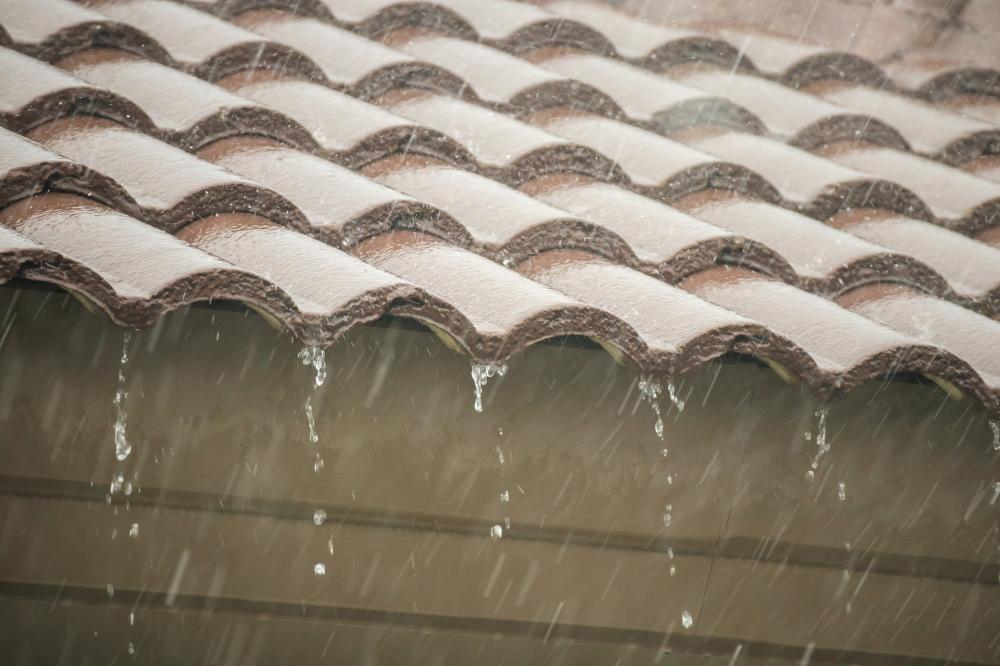 Signs You Need Emergency Roof Leak Repair Houston TX
