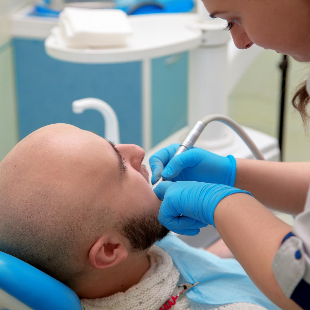 Emergency dentist performing a dental procedure