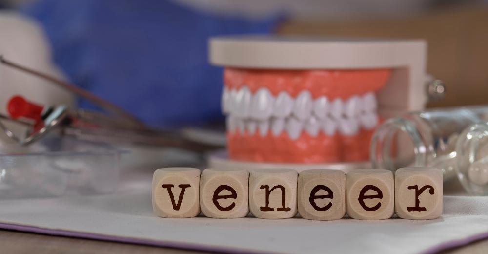 Dentist in Jupiter FL preparing for veneer teeth procedure