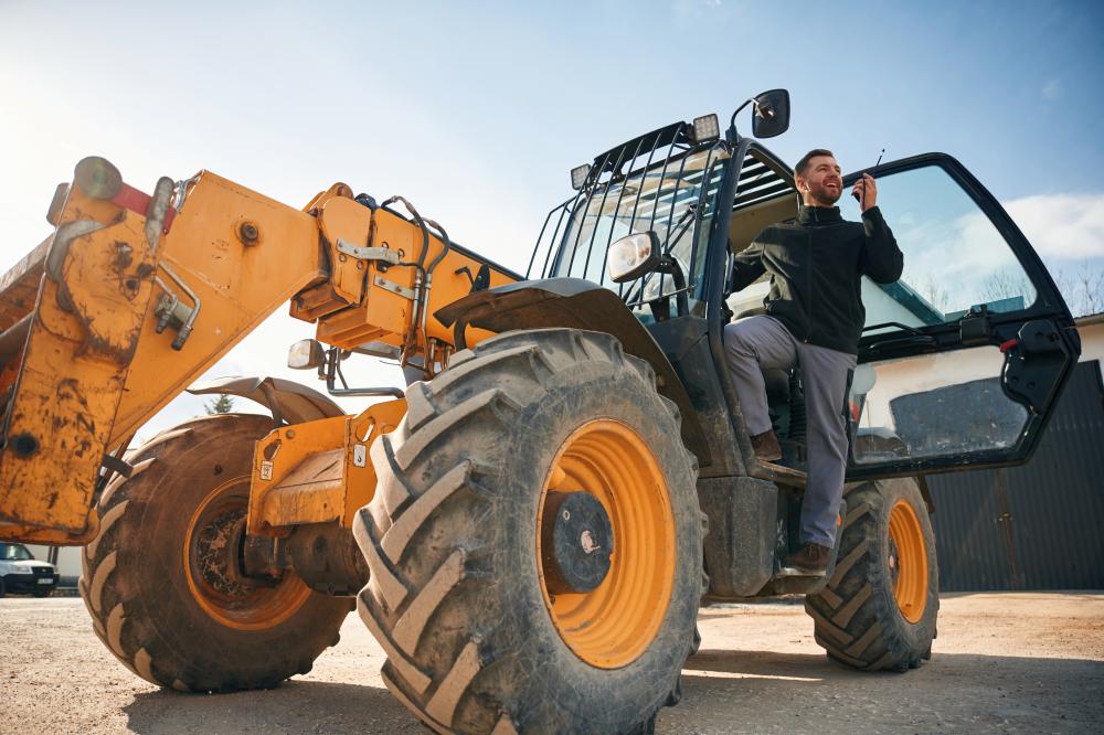 Advantages of Renting Heavy Equipment in Ottawa