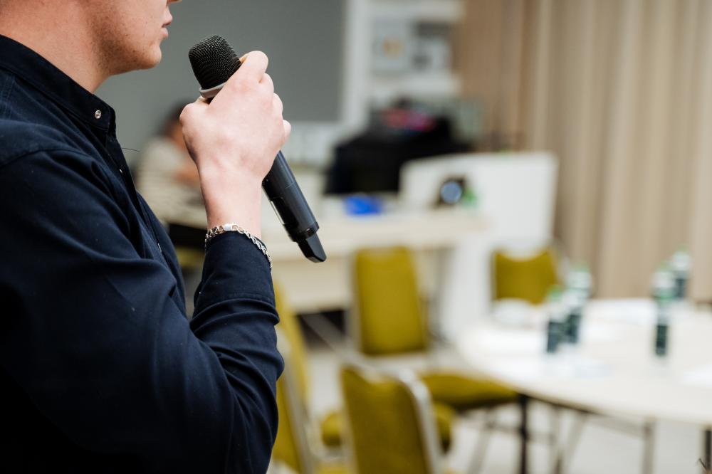 FDT Academy's Unique Approach to Public Speaking