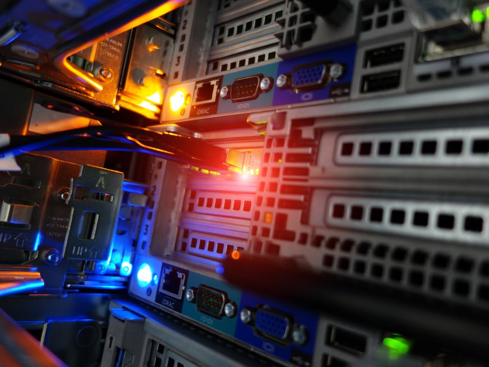 vecteezy_network-cables-connected-to-switch-closeup-of-data-center_48046535_794 Free vps server