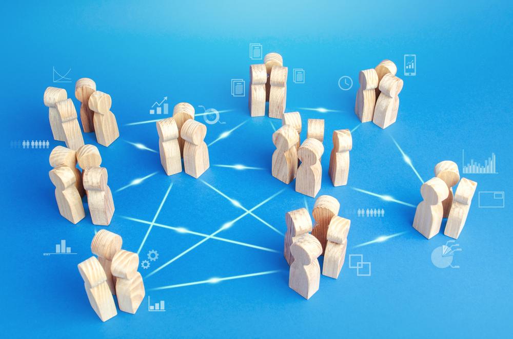 How Decentralized Social Impacts Connectivity