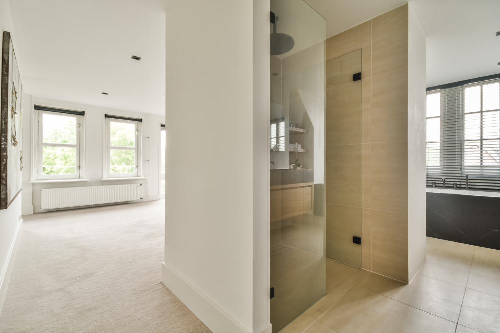 How to Choose the Right Frameless Shower Glass