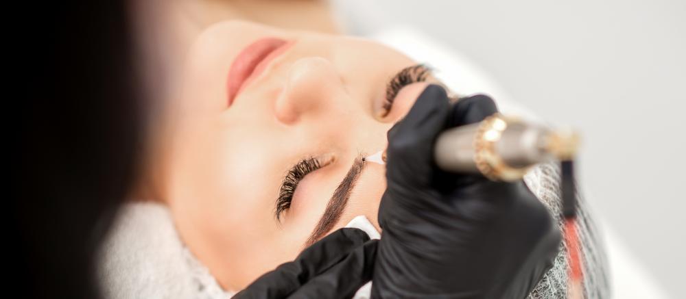 Expert Eyebrow Tattooing Techniques at Bellami Academie