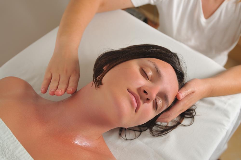 Why Choose Carling Massage & Acupuncture Clinic for Ottawa Therapeutic Massage?