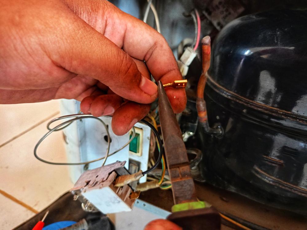 Navigating the Challenges of Ice Maker Repairs