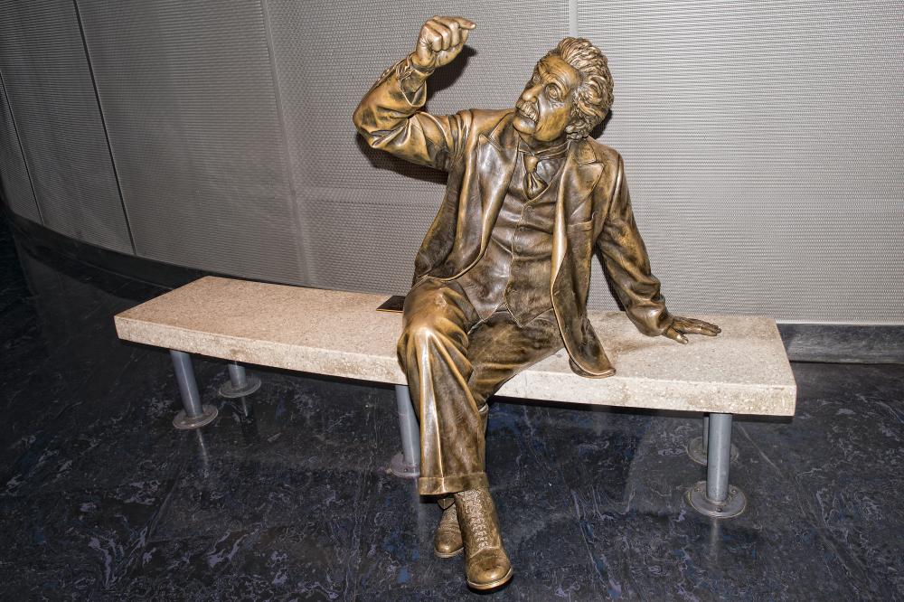 What Should I Consider Before Commissioning a Custom Bronze Statue?