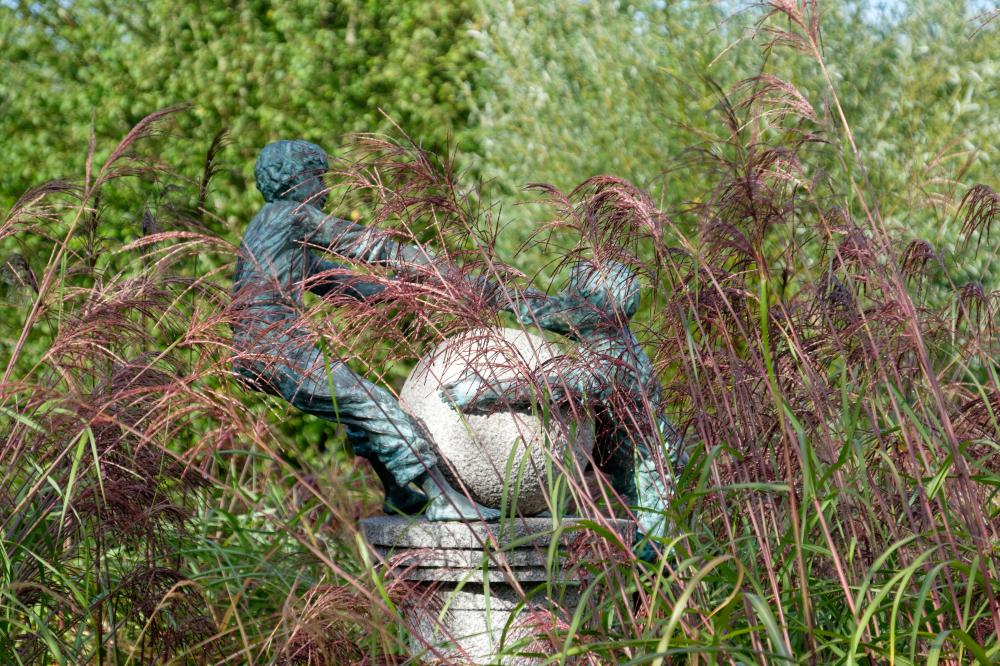 Why Are Bronze Garden Sculptures So Enduring?