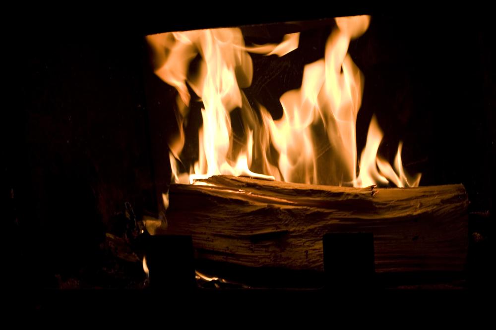 What Sets MaineFlame Firelogs Apart?