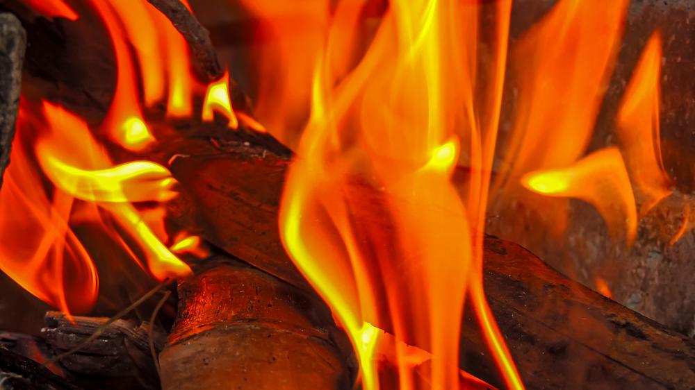Why Choose MaineFlame Firelogs?