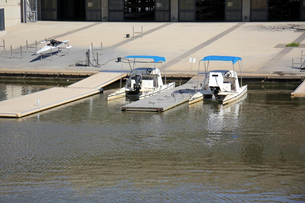 What Should You Consider When Choosing Boat Parking?