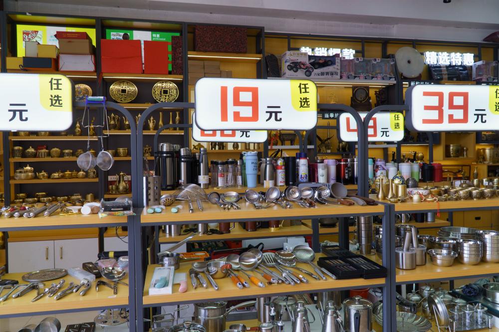 The Benefits of Attending Local Auctions