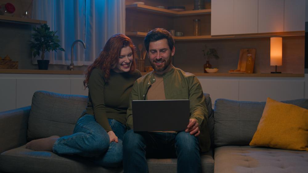 Why Choose to Buy Com Domains?