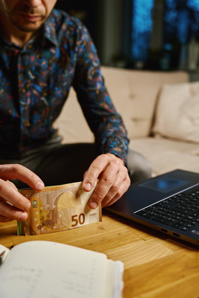 Does Buying and Selling Domains Entail Any Risks?