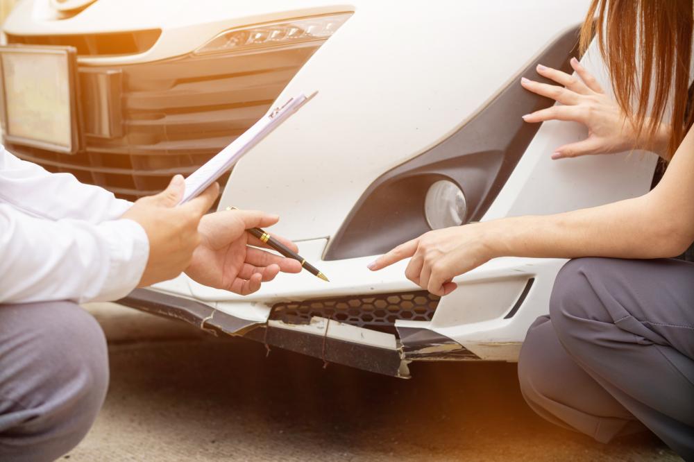 Insurance agents assist clients after an accident, highlighting the role of Houston underinsured motorist attorneys