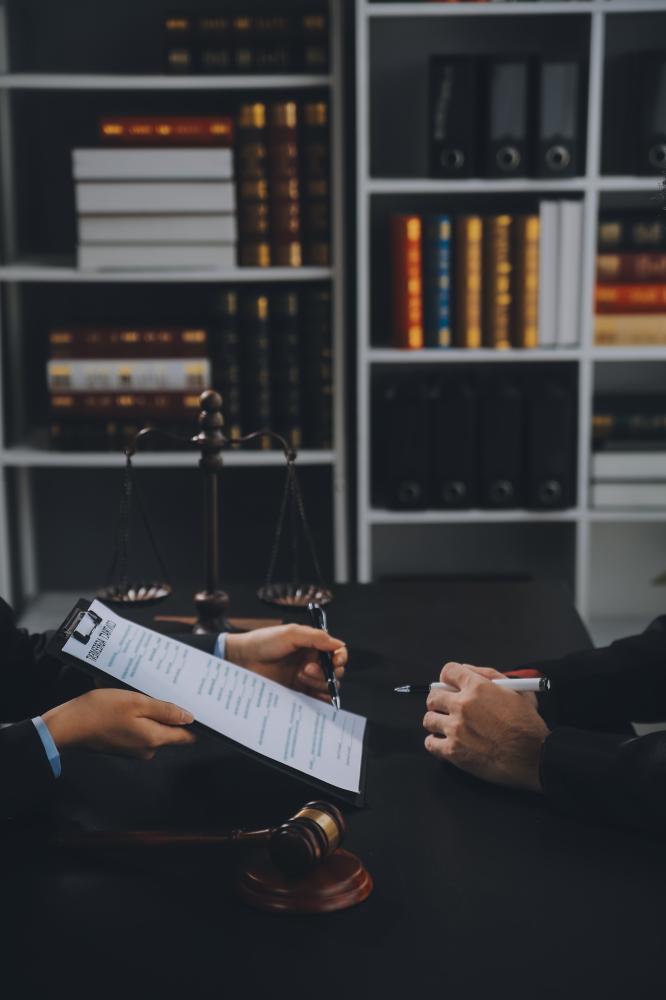 Why Choose a Title Clearance Lawyer Medellin?