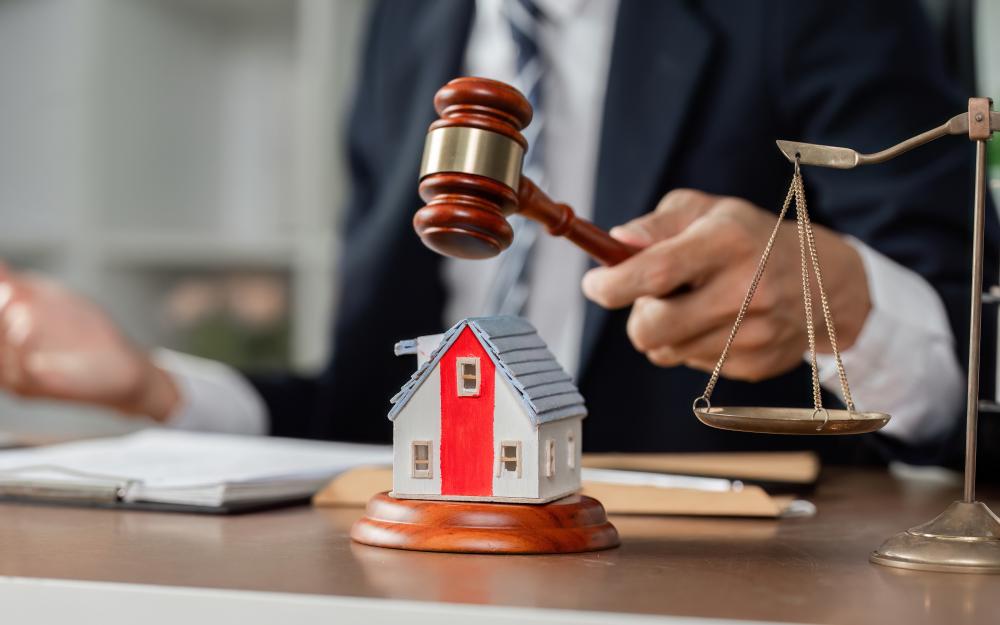 What Qualifies as a Homeowners Association Lawyer Bogota Emergency?
