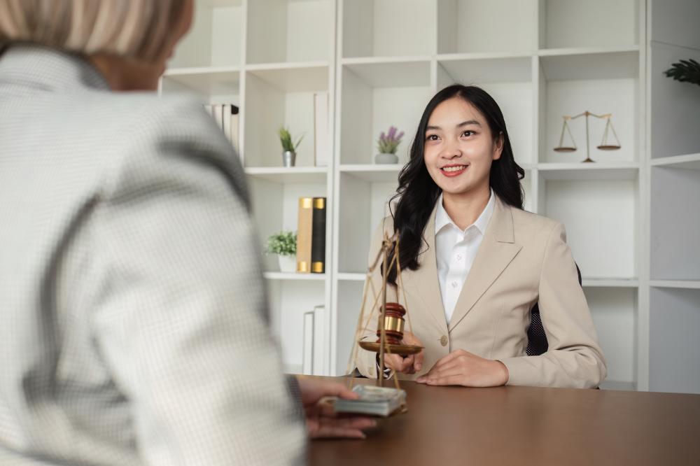 What Are the Benefits of Hiring a Commercial Lawyer in Medellin?