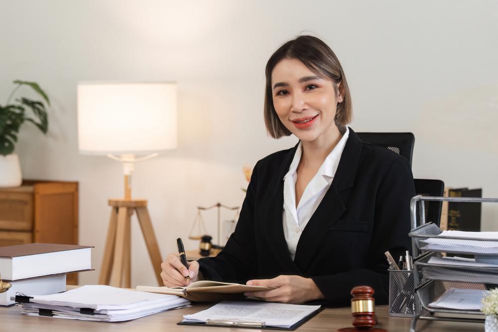Why Businesses Need a Commercial Lawyer in Medellin