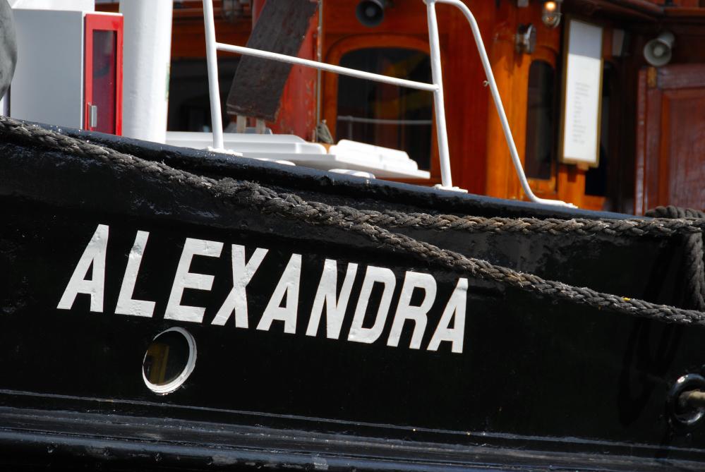 Designing Your Vinyl Boat Lettering