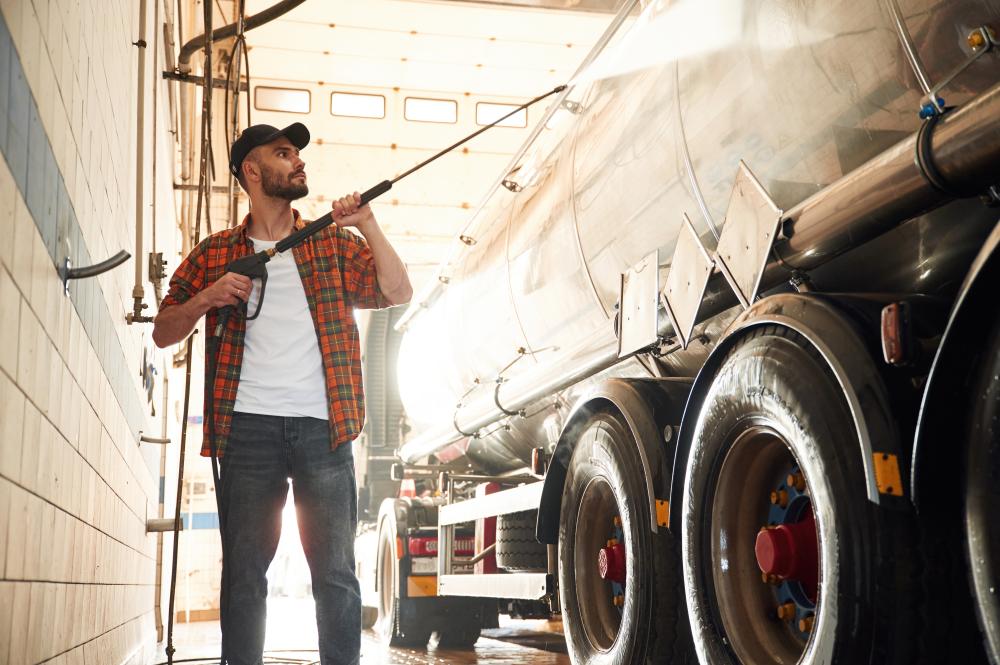 Choosing the Right Service for Mobile Truck Wash Near Me